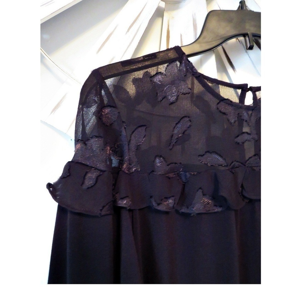 NWOT CeCe Black Top Sheer Upper with Floral Detail Size Small fits like a Medium - Picture 2 of 11
